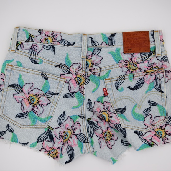NWOT LEVI’S PREMIUM 501 High Rise Denim Hella Bloom Embroidered Floral Shorts - Picture 7 of 8